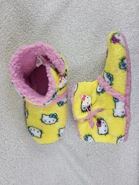 Hello Kitty Plush Slipper Boots Yellow Pink Womens Size L 9-10